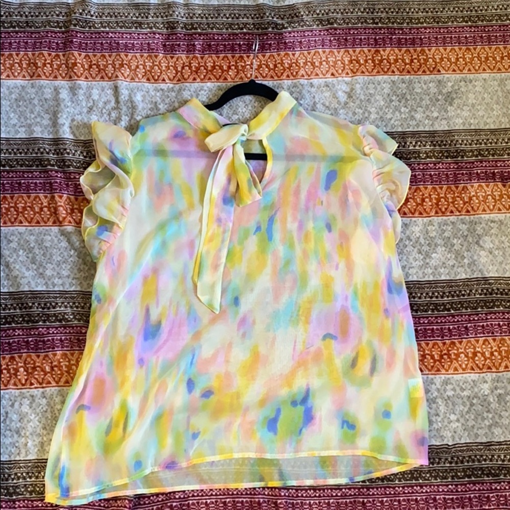 Beautiful Top - Picture 2 of 2